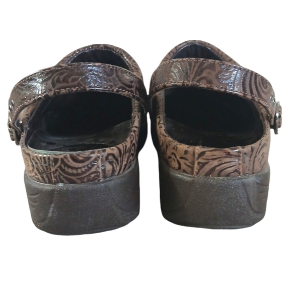 Dansko Brown Tooled Leather Clogs Slip On Shoes or Sling Back size 10-10.5 - Picture 7 of 11